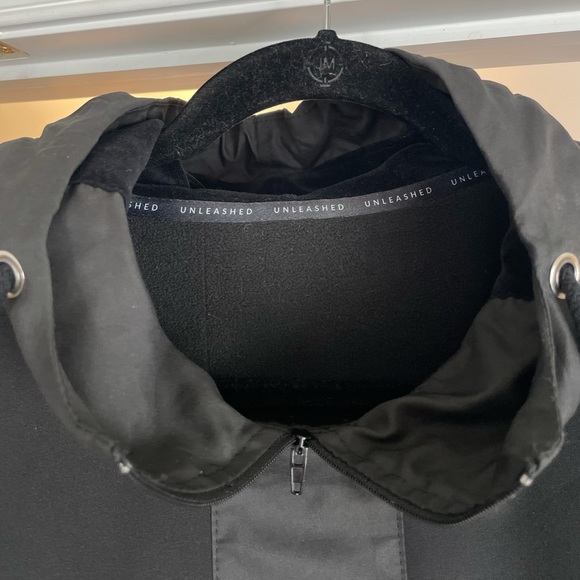 Unleashed Windbreaker - Picture 4 of 6